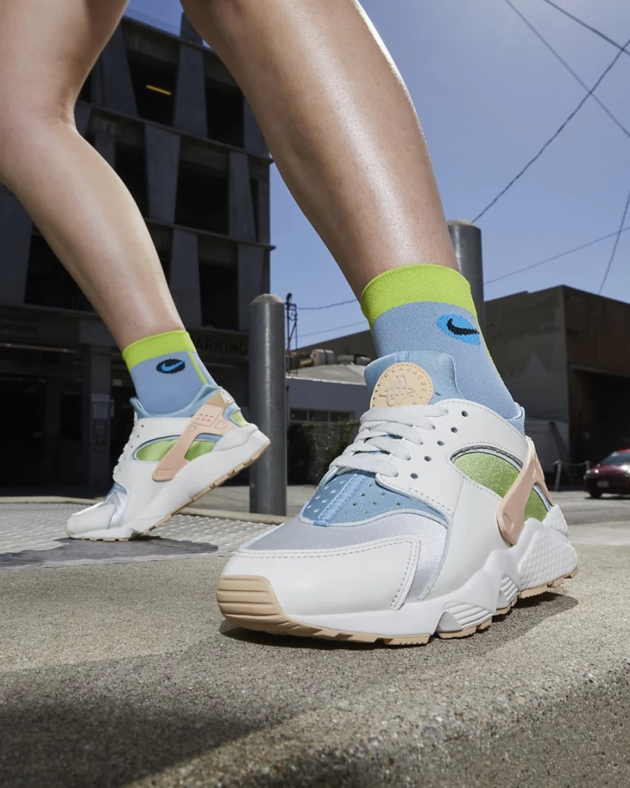 Nike Air Huarache SE Women's Shoes - Sail/Worn Blue/Vivid Green/Arctic Orange