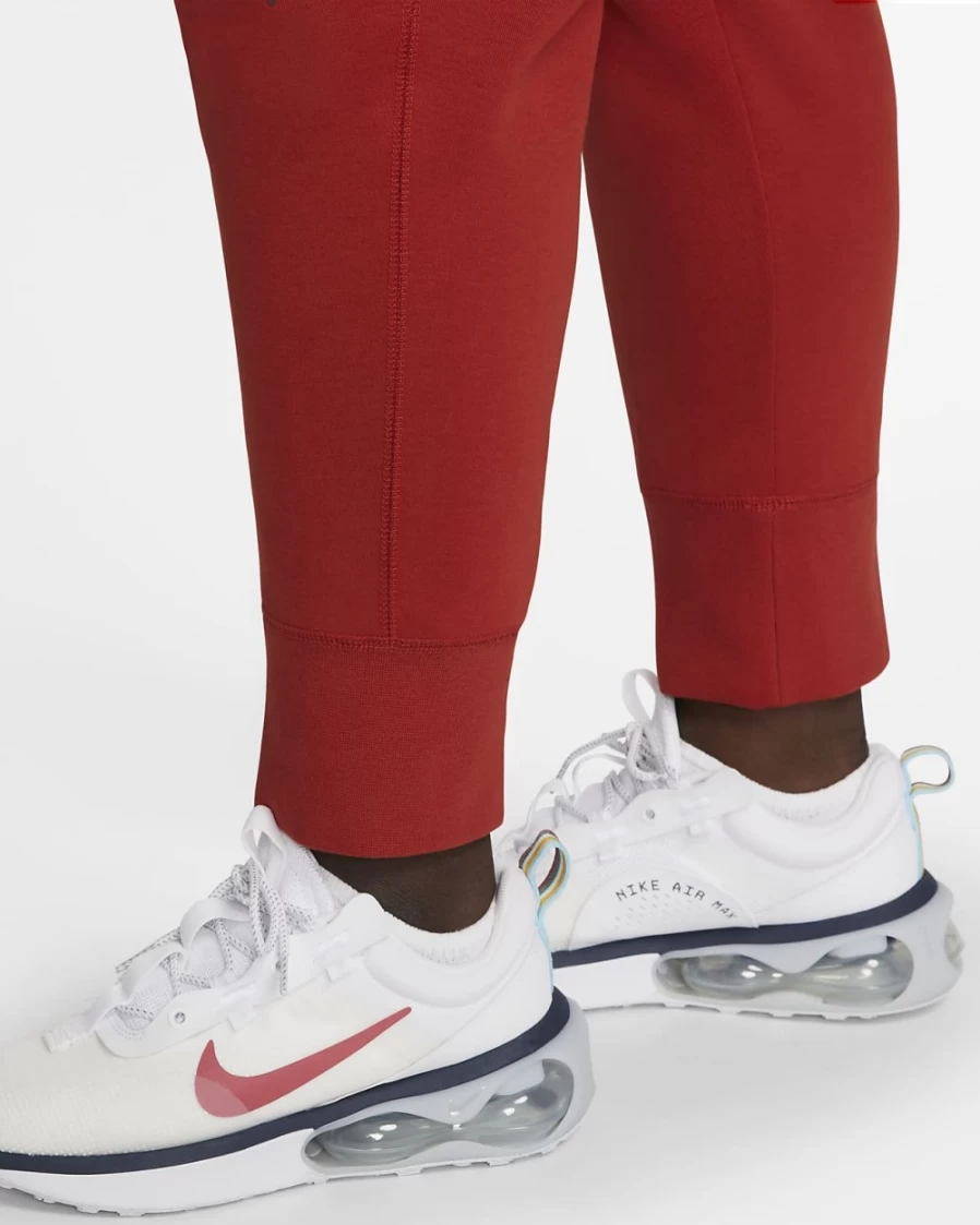 Nike Women's Plus Size Tech Fleece Jogger Pants in Cinnabar & Black | Sportswear Comfort