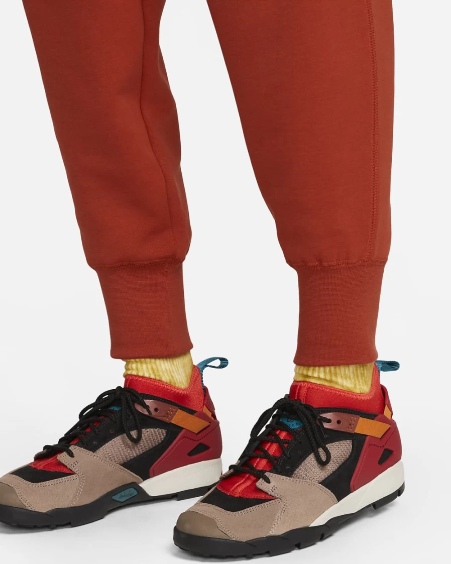 Nike Women's Tech Fleece Jogger Pants - Cinnabar/Black, Comfortable Sportswear for Running & Training