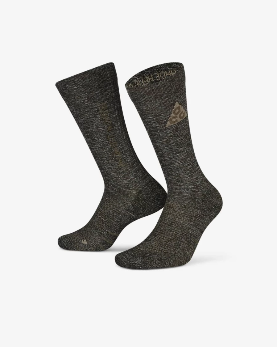 Nike ACG Kelley Ridge 2.0 Crew Socks for Men & Women in Medium Olive/Matte Olive