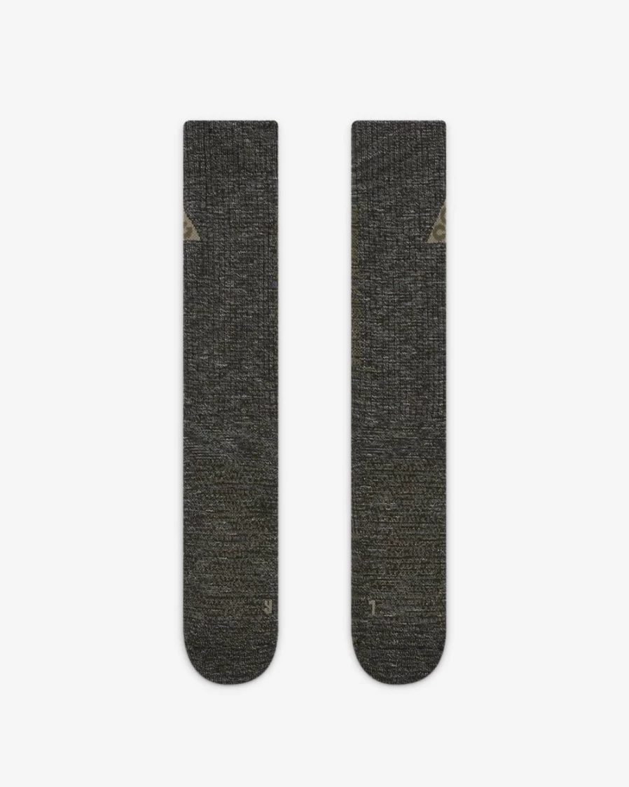 Nike ACG Kelley Ridge 2.0 Crew Socks for Men & Women in Medium Olive/Matte Olive
