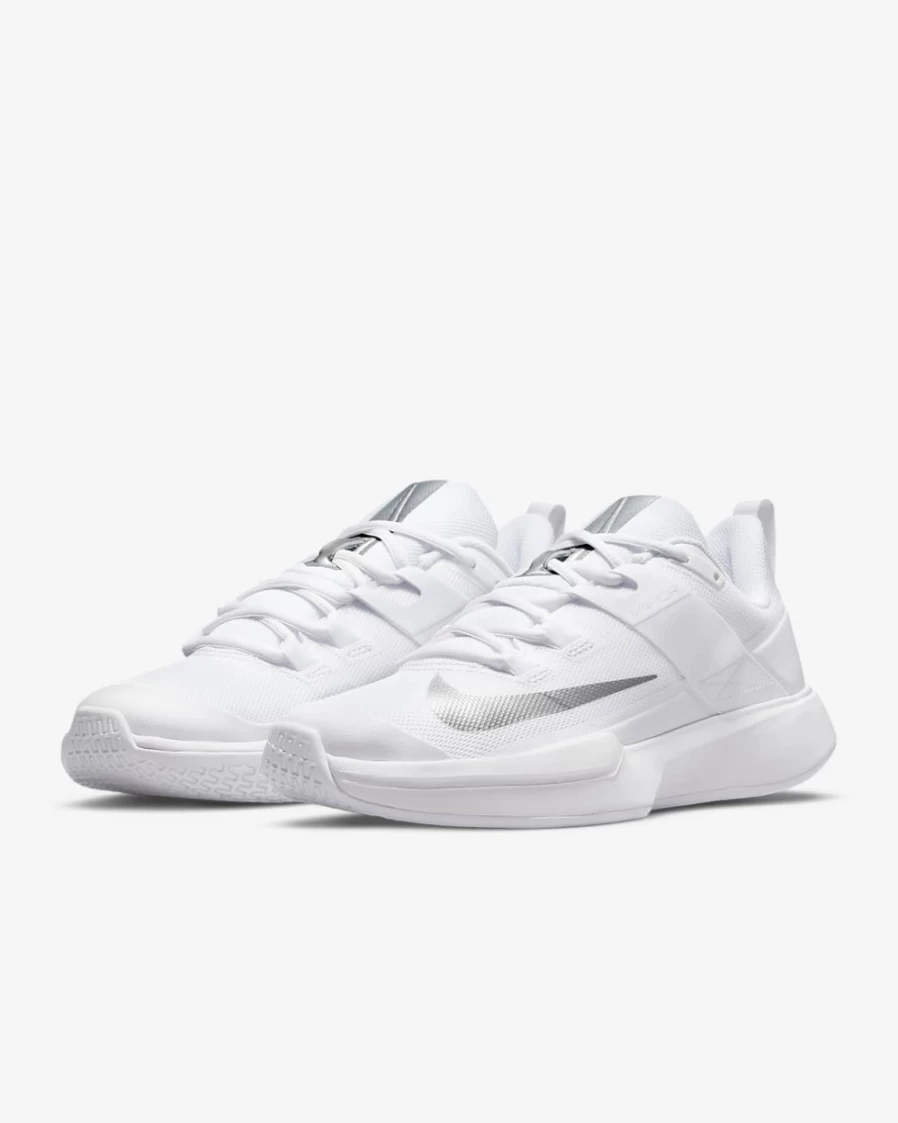 NikeCourt Vapor Lite Women's Tennis Shoes - White/Metallic Silver for Hard Court Performance