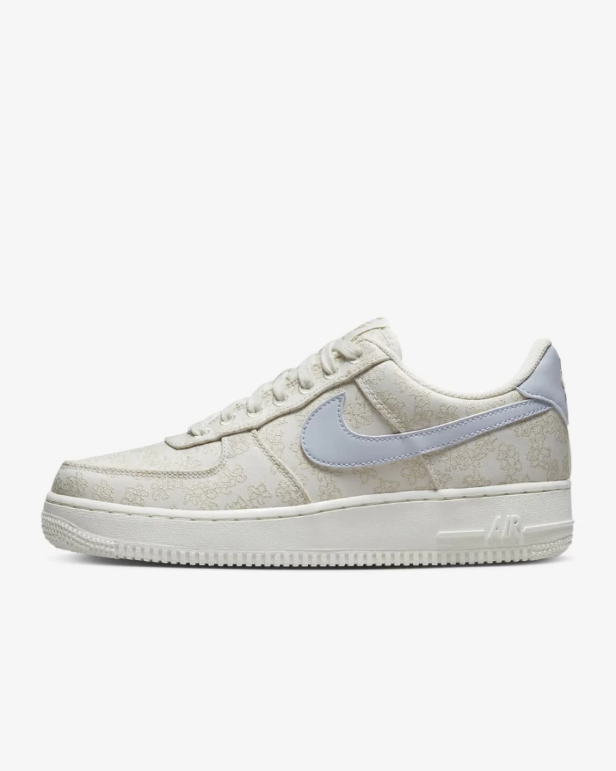 Nike Air Force 1 '07 SE Women's Multi-Color/Sail/Sanddrift/Football Grey Sneakers